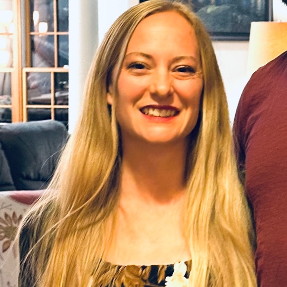 Meet your Posher, Holly - Picture 1 of 1